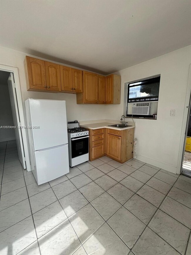 Photo - 1660 SW 24th Ave Unit 0
