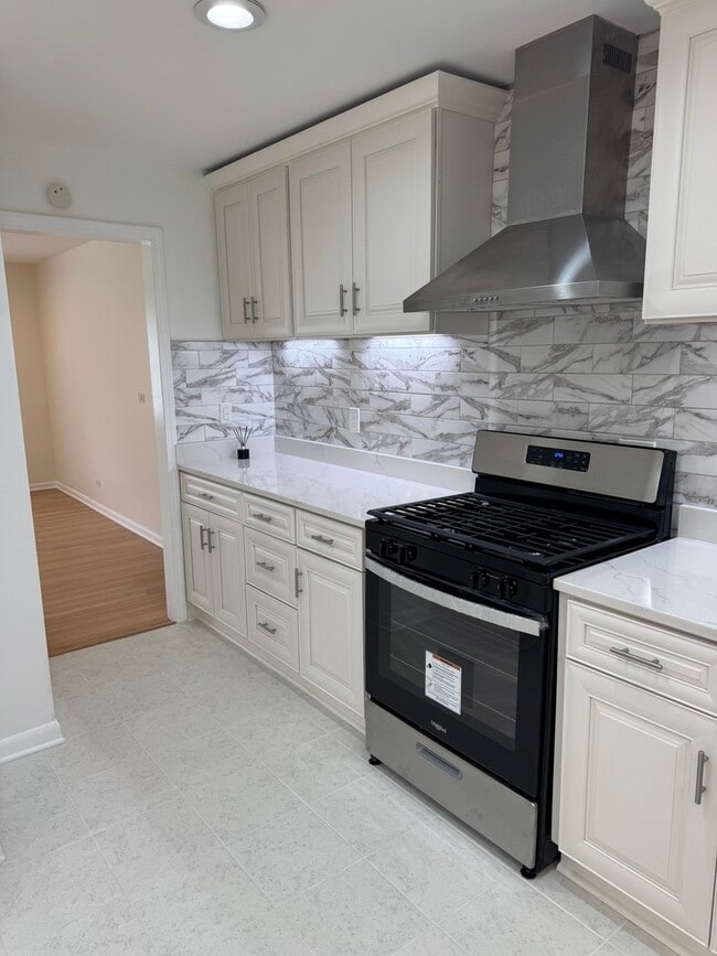 Photo - 7450 Webster St