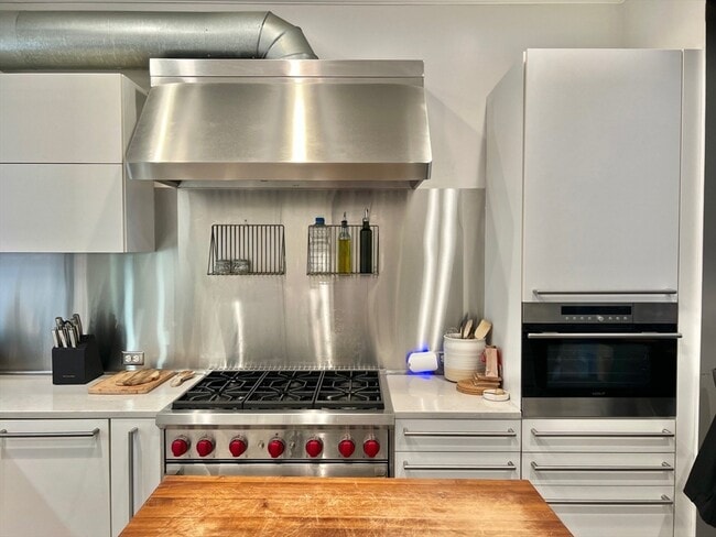 Photo - 1060 Beacon St Unidad 6