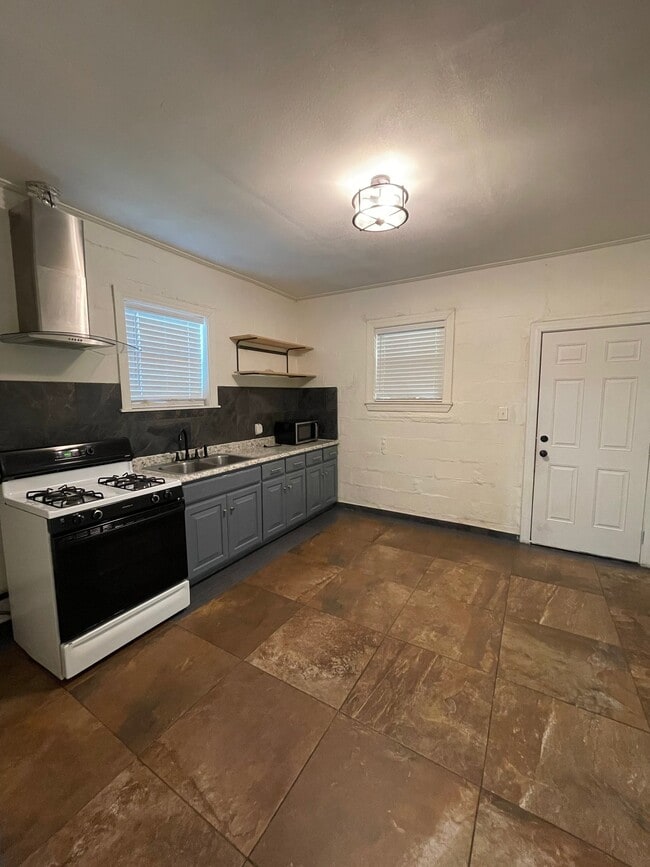210 Roesler Rd