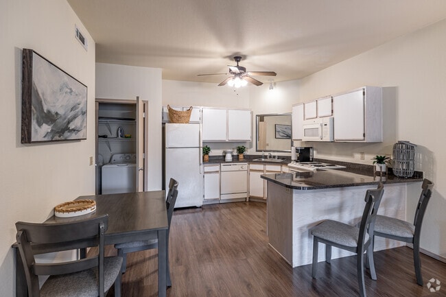 2BR, 2BA - 1,093SF - Kitchen