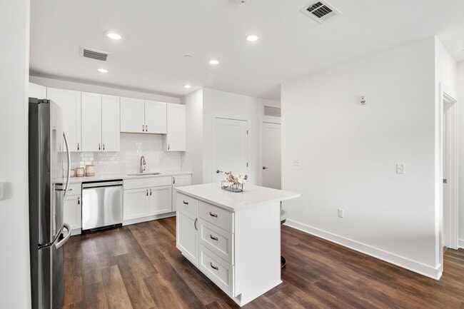 Photo - Nonesuch River Apartments