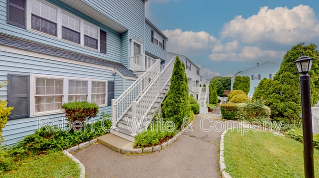 14 1/2 Fairview Ave - 14 1/2 Fairview Ave Unit APT B9