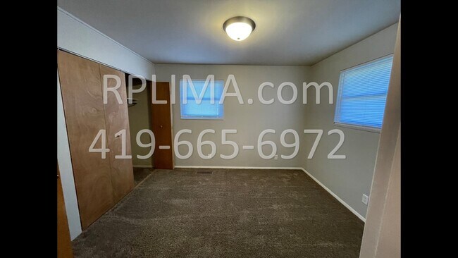 Photo - 722 MacKenzie Dr