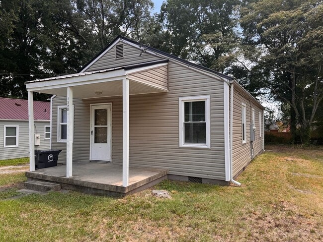 Building Photo - 2 BED, 1 BATH HOME LOCATED IN GREENSBORO