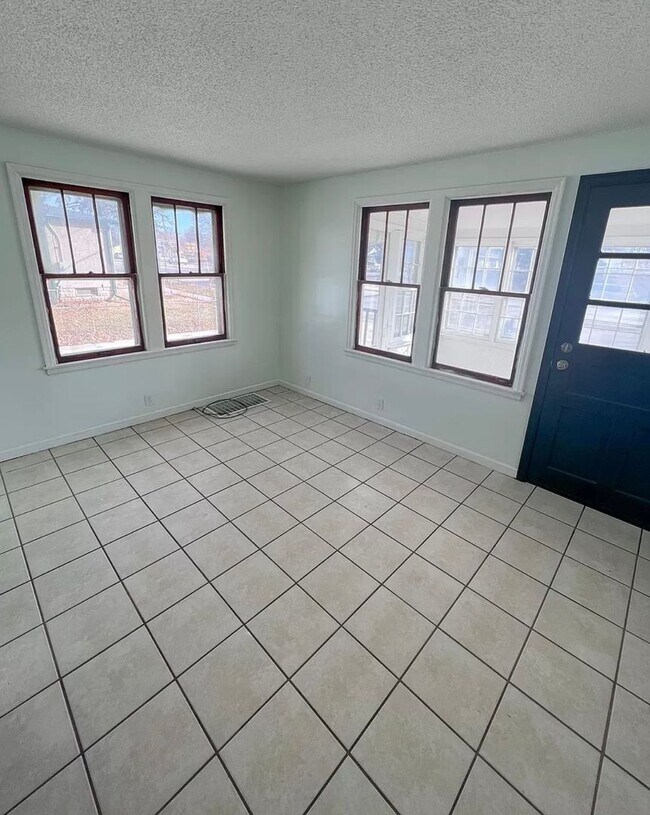 Photo - 2 bed, 1 bath Single Family Home Near Downtown!