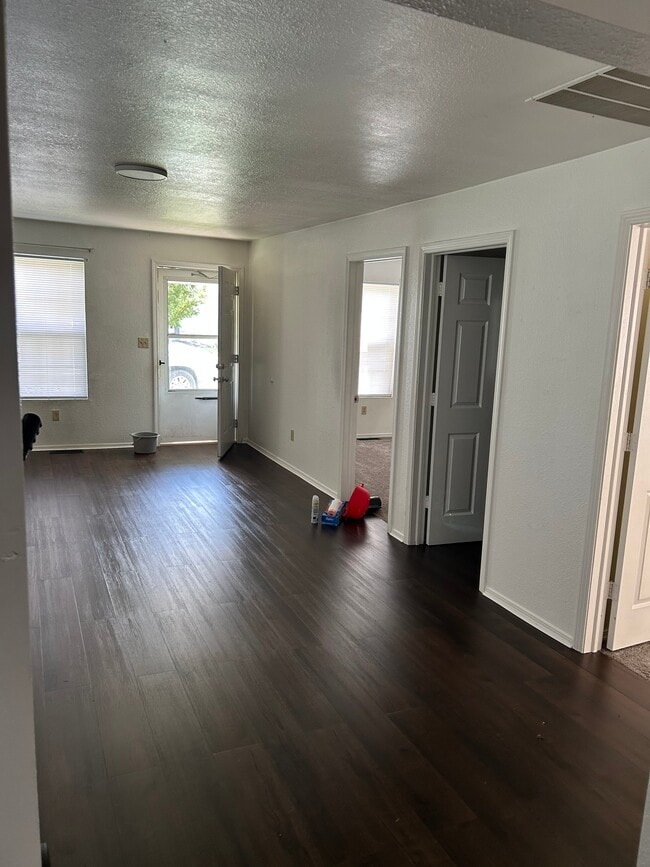 326 W Florence Ave