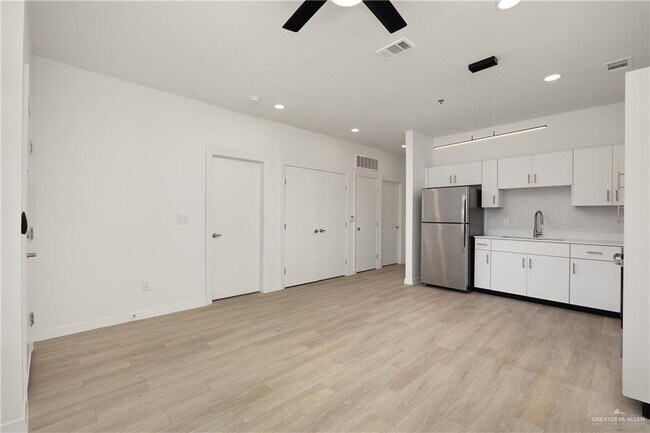 Photo - 18 N Ware Rd