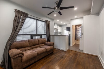 Photo - 3718 W Belmont Ave Unidad 2