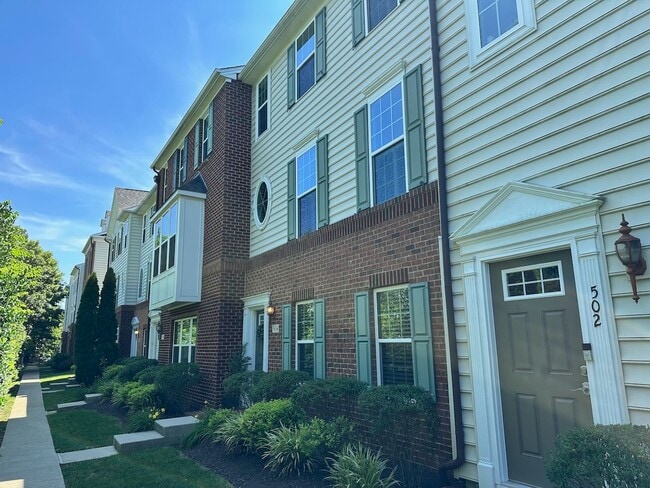 Photo - 504 Raymond Dr Townhome