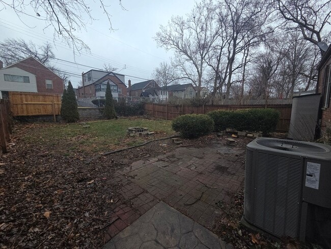 Photo - Large private home in Brentwood