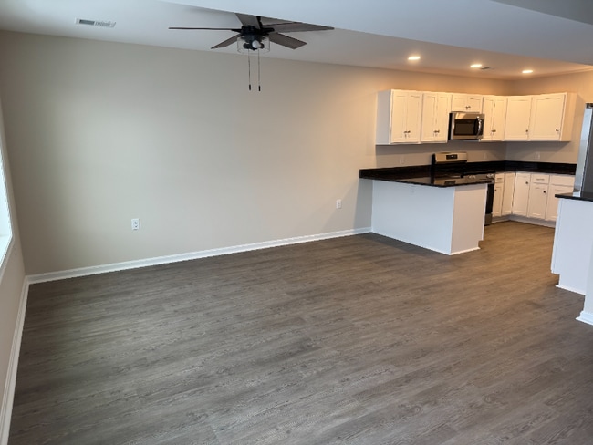 Photo - 8820 Hillside Way