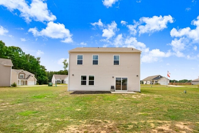 Photo - 307 Kenison Way