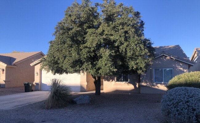 Building Photo - 3+2 Stylish and comfortable place to call home!