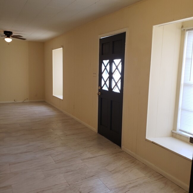 Photo - 809 W 4th St Unit A