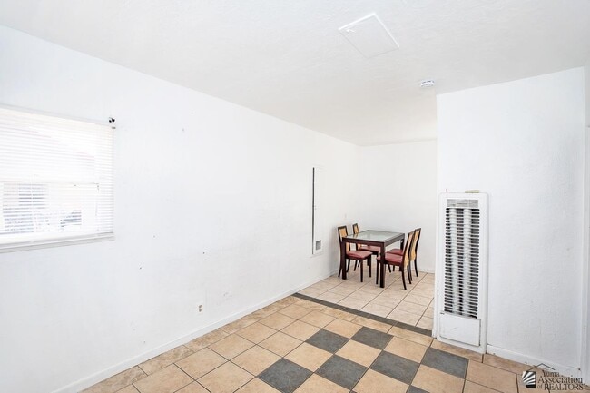 Photo - 531 S 1st Ave