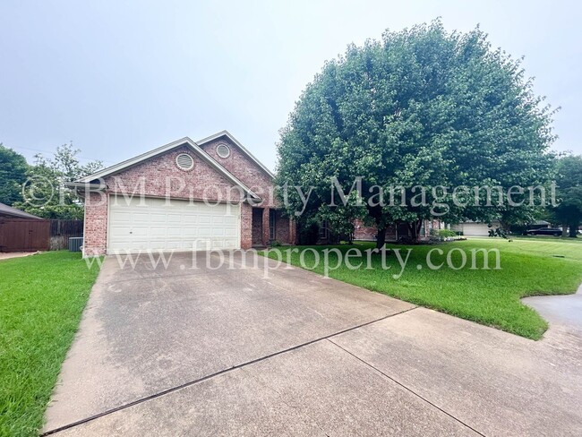 Photo - 613 Tulane Dr House