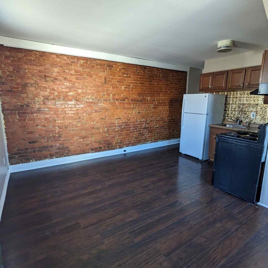 Photo - 400 S Van Buren St Townhome
