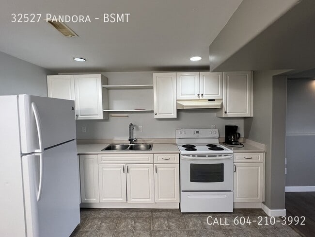 Building Photo - Spacious Suite-Great Price!