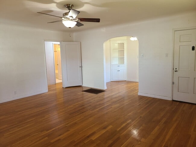 Photo - Raymond Unidad A - Front