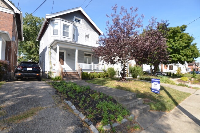 Building Photo - 2748 Markbreit Ave Rental