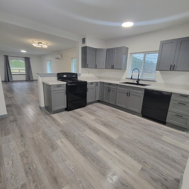 Photo - 30902 State Rte 20