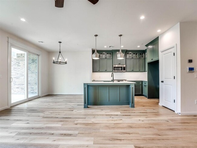 Photo - 628 Harbor Town Dr