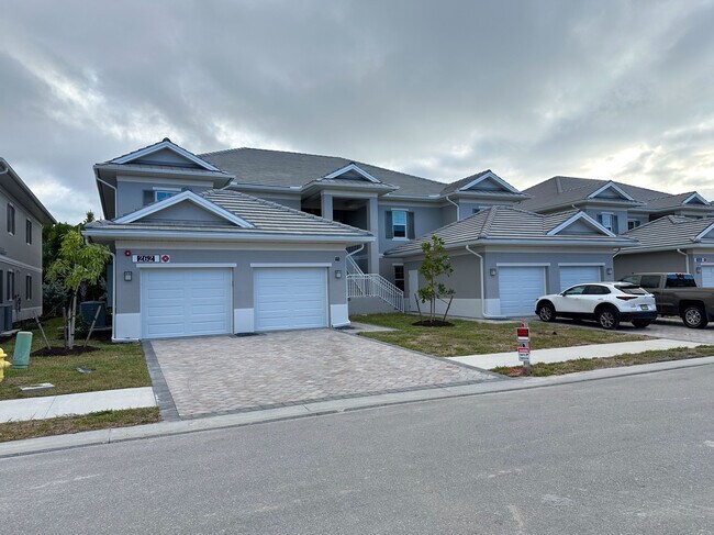 Building Frontage - 262 Indies Dr E Unit 101