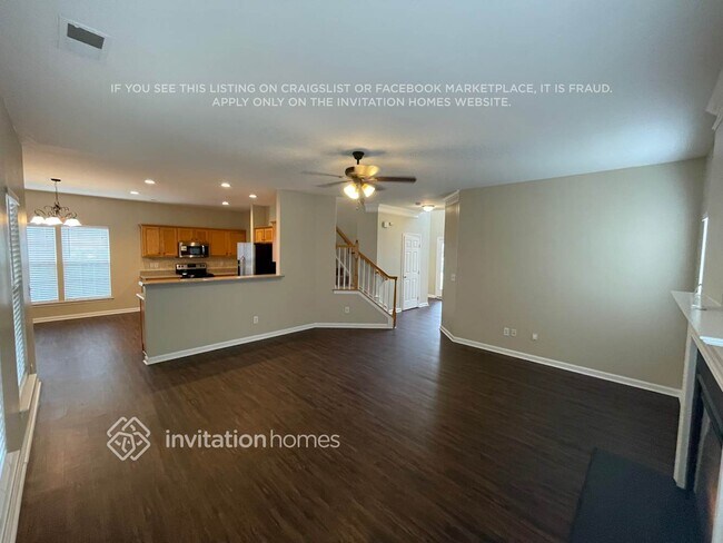 Photo - 578 Lansfaire Ave NW