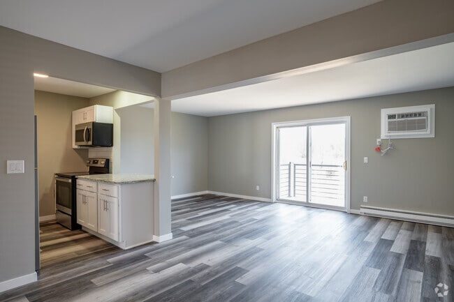 2BR, 1BA - 825 SF