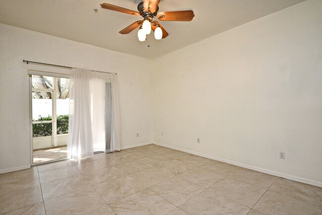Photo - 692 Seabrook Ct