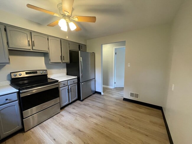 Photo - 112 Woodlawn Ave Unit Apt 2
