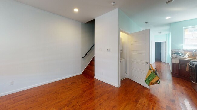 Photo - 2237 N Sydenham St Unidad 2