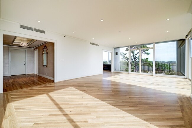 Photo - 121 N Post Oak Ln Unit 706