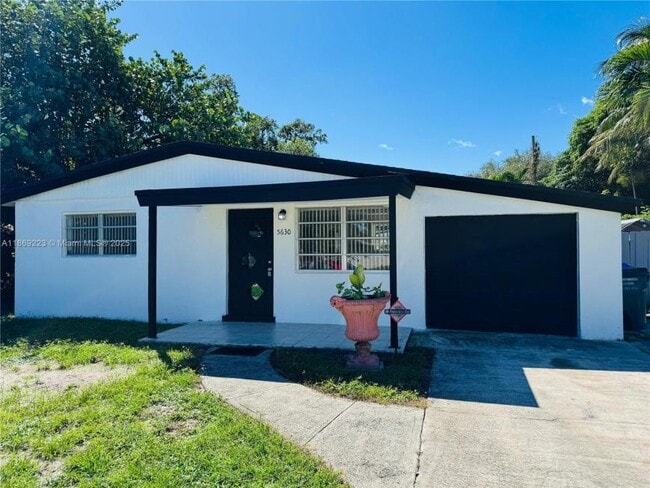 Building Photo - 3 bedroom in Hollywood FL 33021