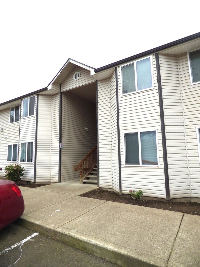 Photo - Rent Special: 1/2 Off April's Rent!! 2 Bedroom 1 Bath Unit NE Salem! Unit 3164
