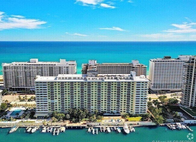 Building Photo - 5600 Collins Ave Unit 14P Rental