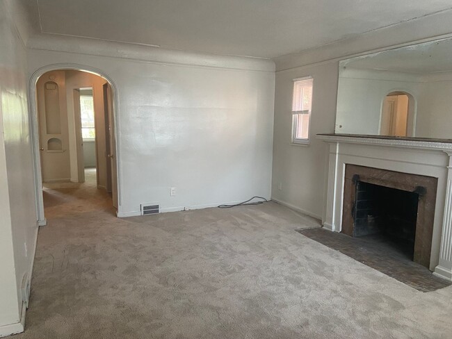 Photo - 3 bedroom bungalow - $1200