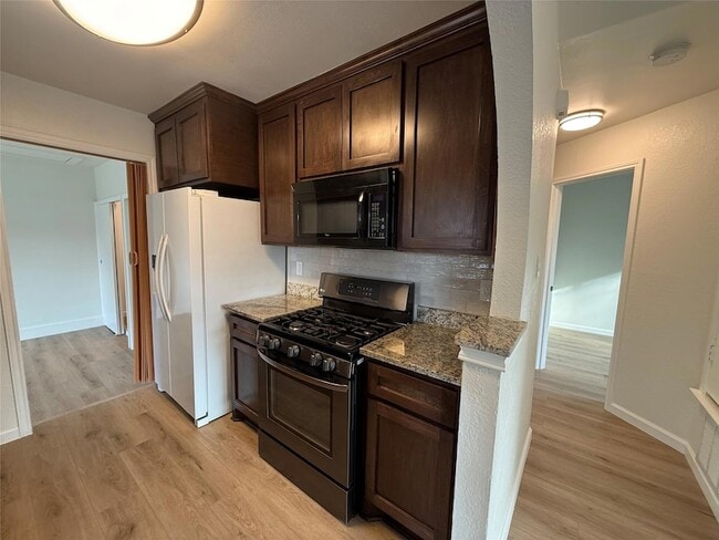 Photo - 508 Andover Cove