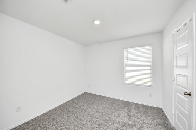 Building Photo - 2007 Woodlark Way