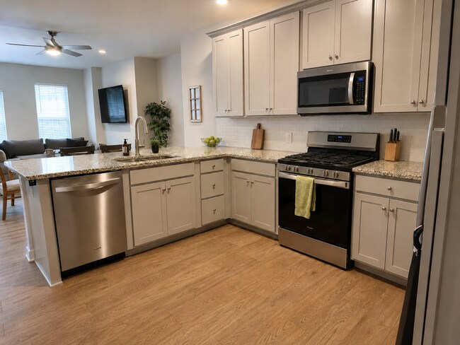 spacious kitchen - 5 Sadie Cir