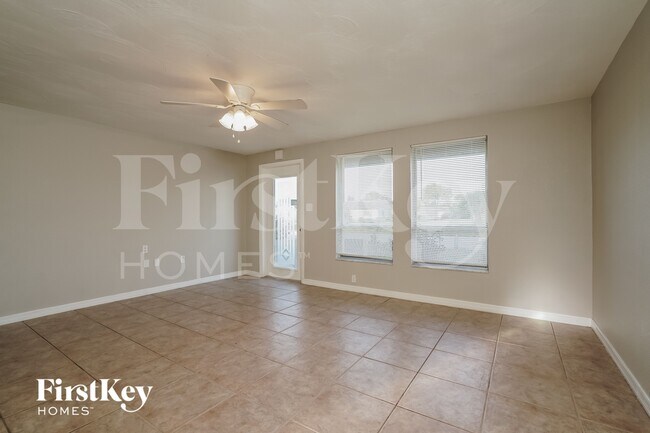 Photo - 2582 Lake View Blvd