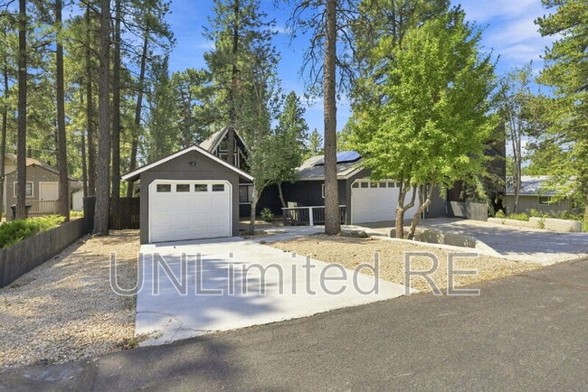 Building Photo - 795 E Reindeer Dr