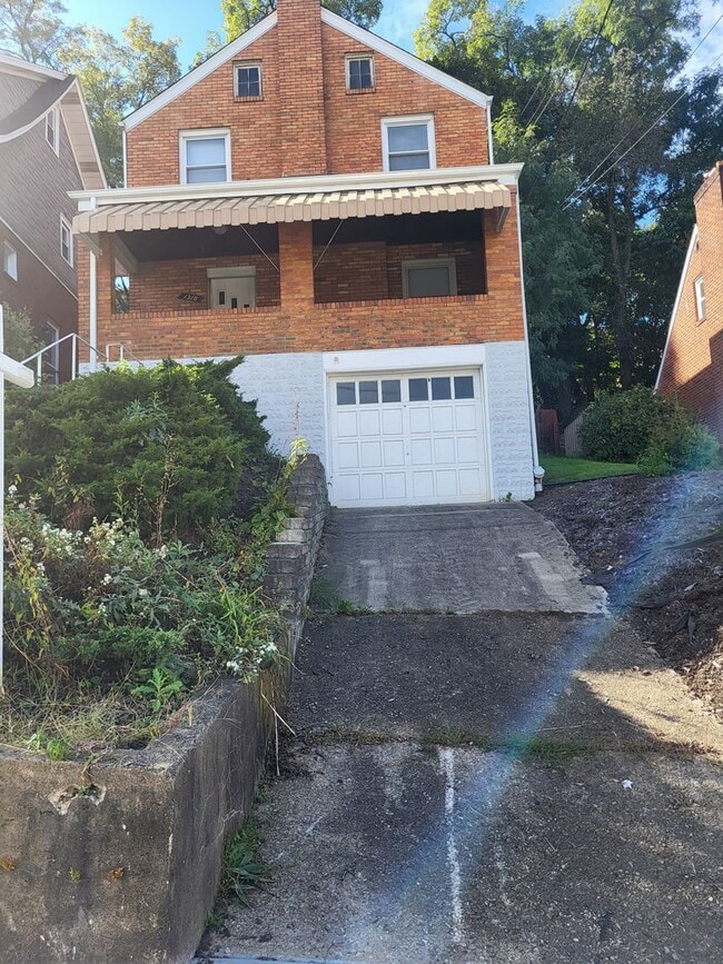 Building Photo - Newly renovated 3 bedroom house in Brookli...