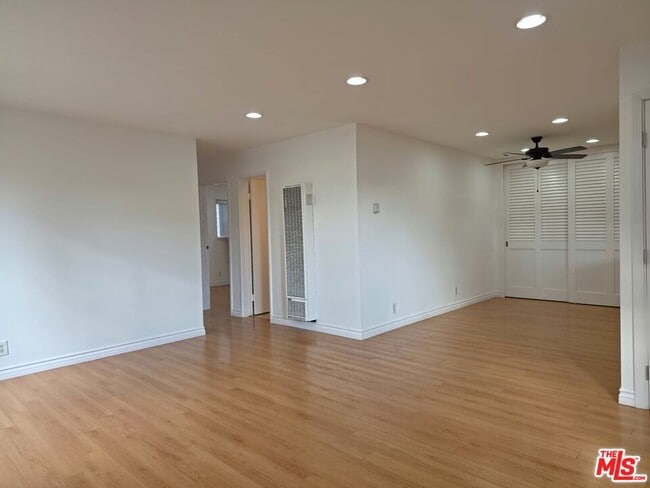 Photo - 2337 W Gramercy Ave Unit 1