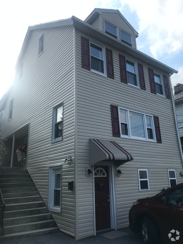 Building Photo - 2208 Lehigh St Rental