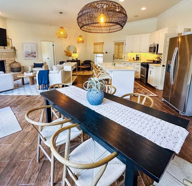 Photo - *** Lake Austin House * Waterfront * Lush 2 Acre Yard w/ Boat Dock * Pet Friendly * Fully Furnish...