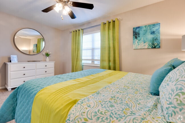 2BD, 1BA - 960SF - Carriage House