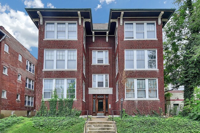 Photo - Shaw-ty is a 10 Unit 3W