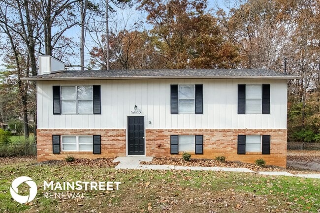 Photo - 5608 Malmsbury Rd NW